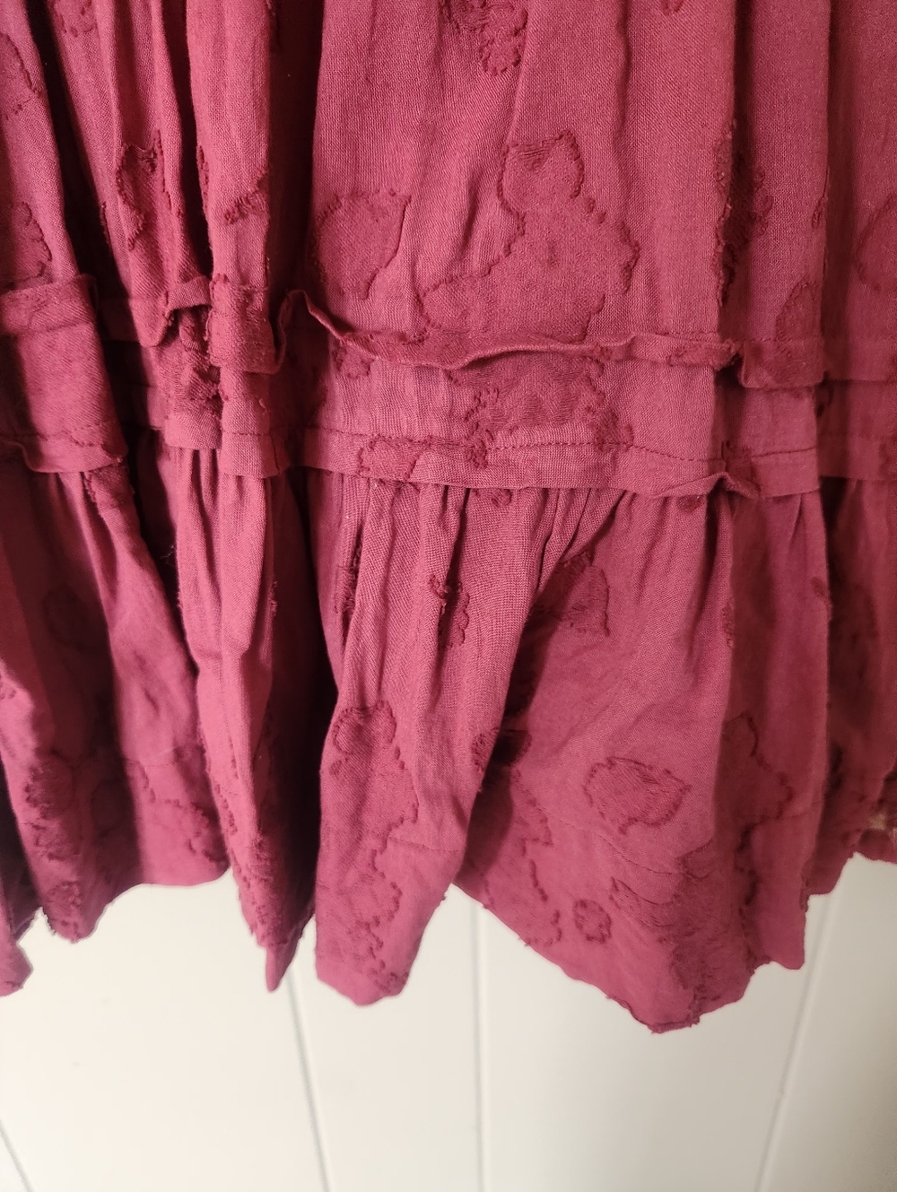 Anthropologie Women's Short Sleeve Deep V Tiered Dress in Wine - Picture 5 of 6